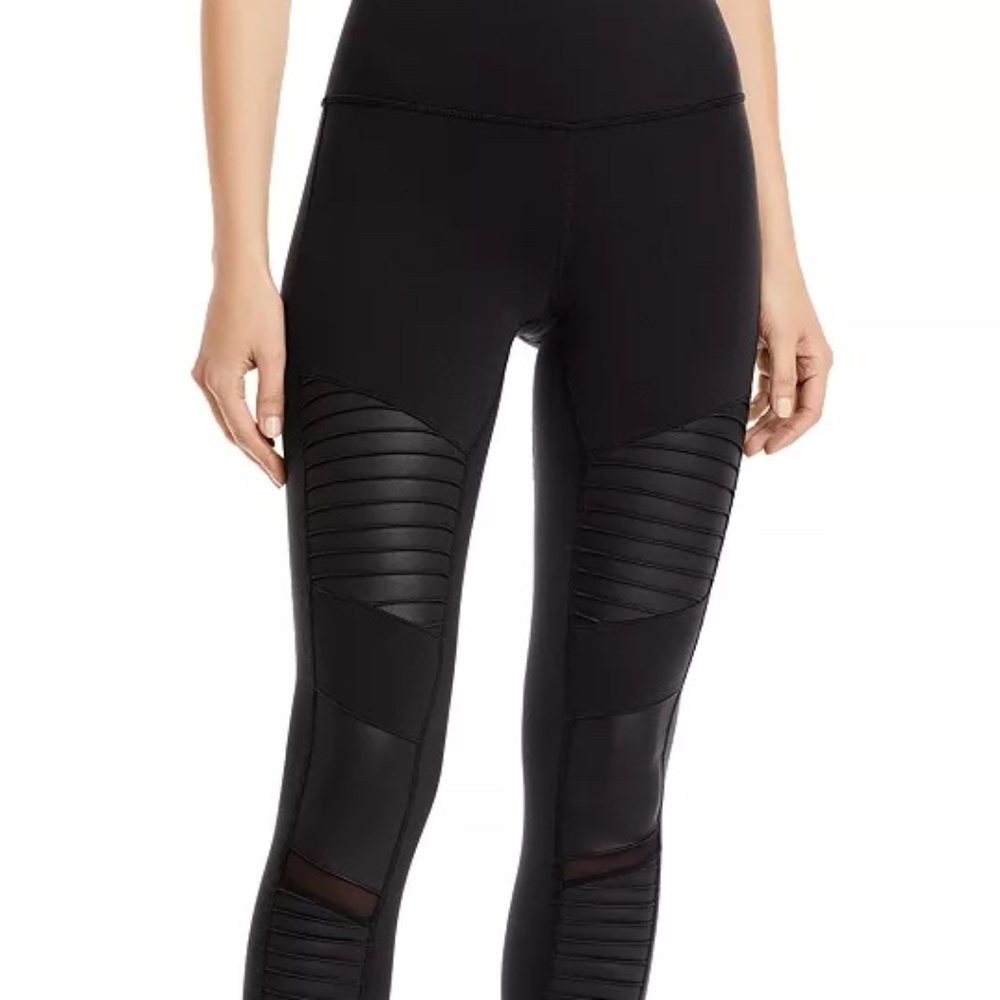Express Stretch Leggings Black Moto Design down front Size 5% Spandex Medium